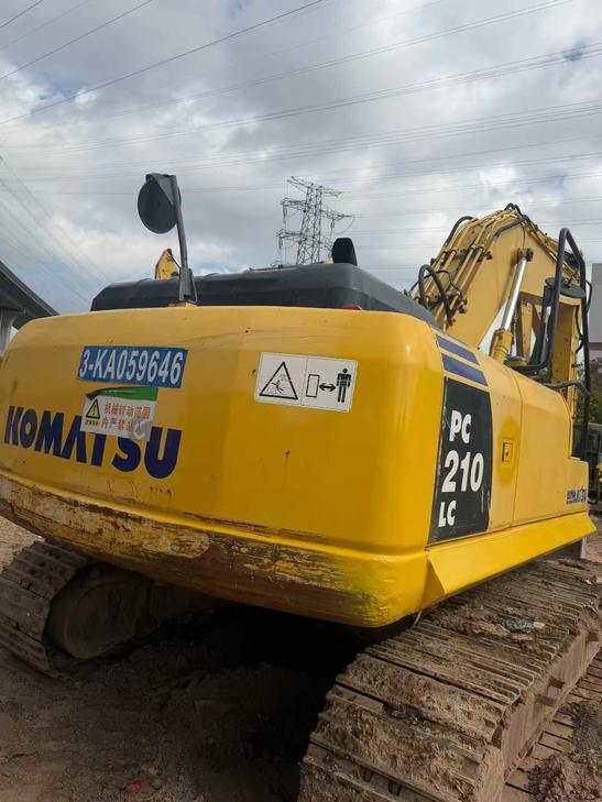 Buy Komatsu PC210-8 Used Excavator / 1