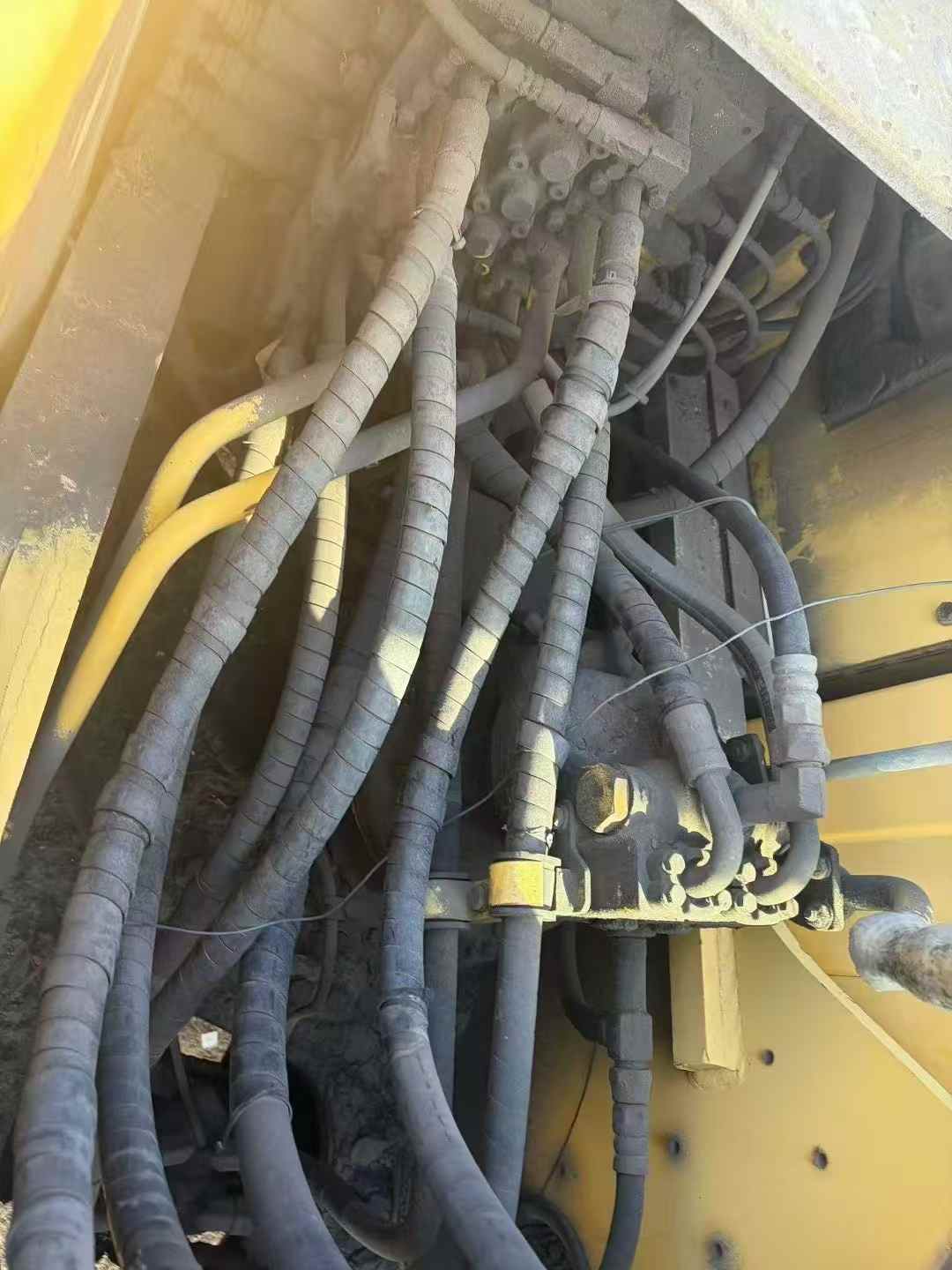 Used Komatsu PC210 Excavator 2010 Model / 9