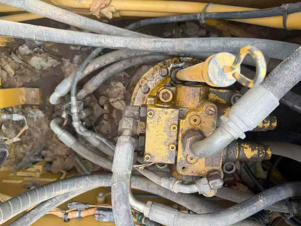 Used Caterpillar 323 Excavator 2018 Model / 7