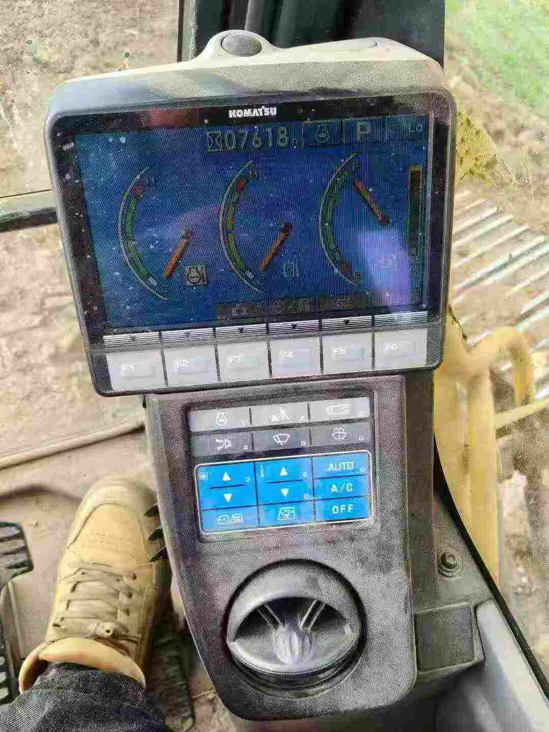 Used Komatsu PC210-8 Excavator 2016 Model / 4