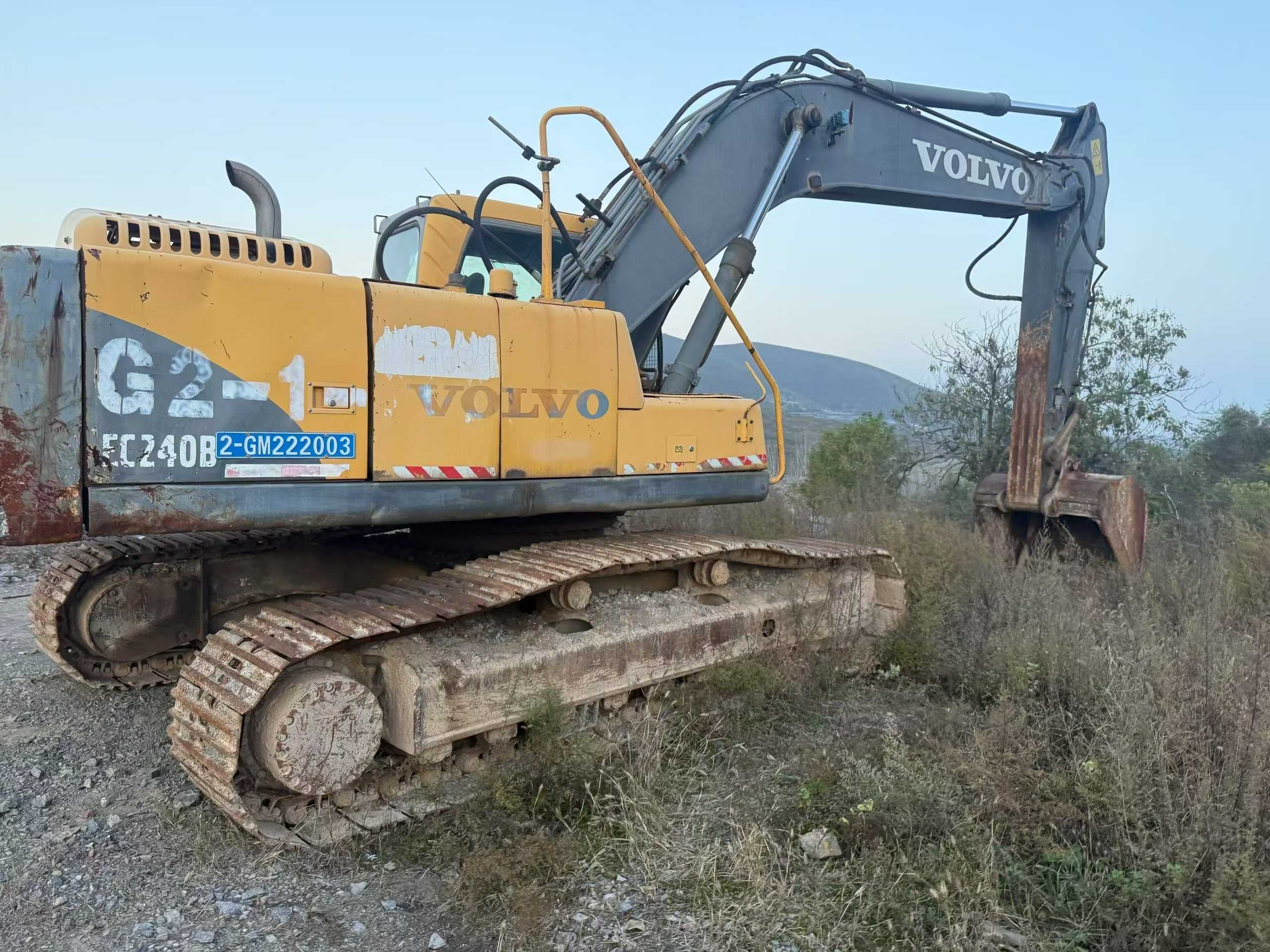 Used Volvo EC240 Excavator 2014 Model / 3
