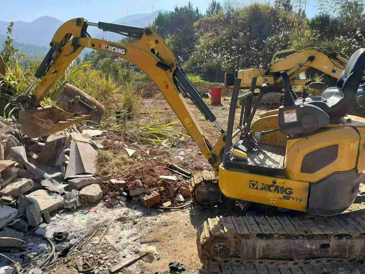 Buy XCMG XE15U Used Excavator / 1