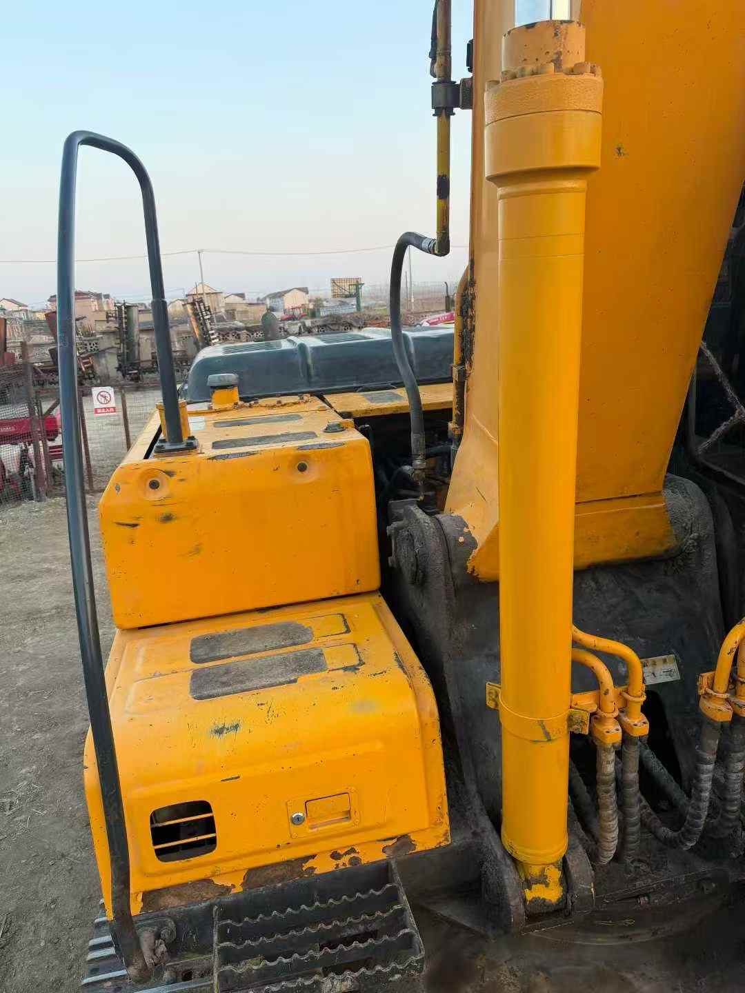 Used Hyundai R225-7 Excavator 2012 Model / 9