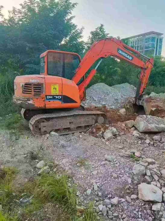 Buy Doosan DX75 Used Excavator / 1