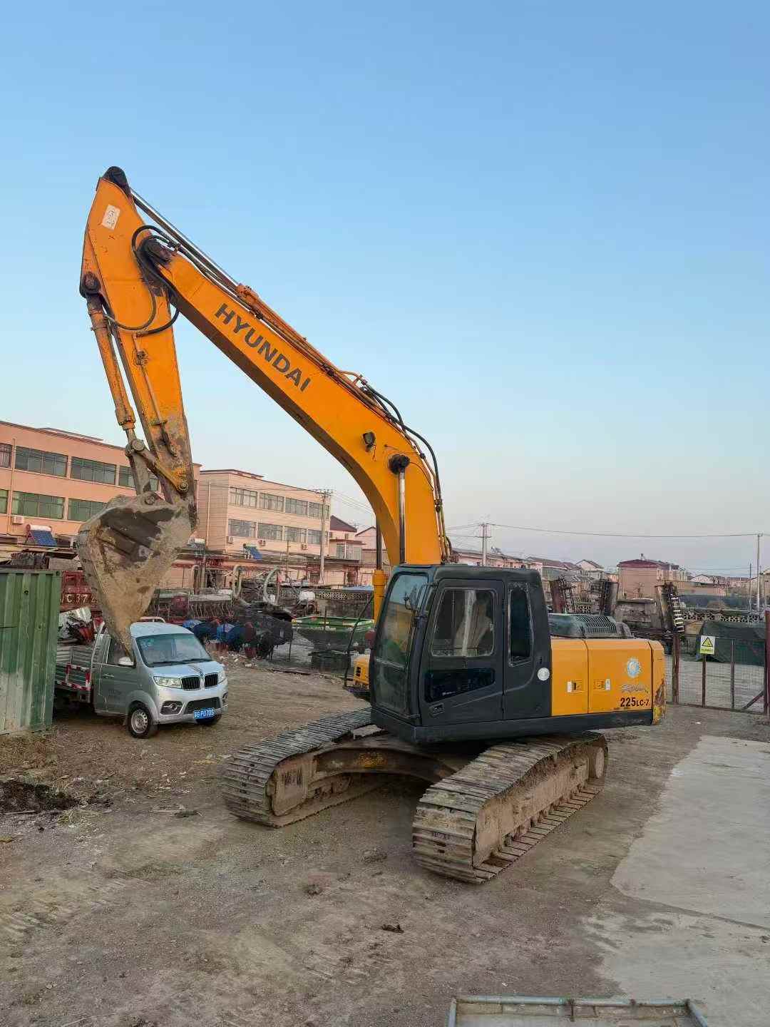 Used Hyundai R225-7 Excavator 2012 Model / 3