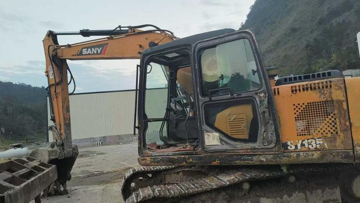 Buy Sany SY135 Used Excavator / 1