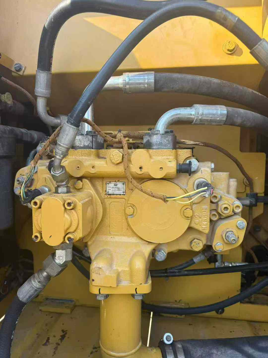 Used Caterpillar 323 Excavator 2014 Model / 4