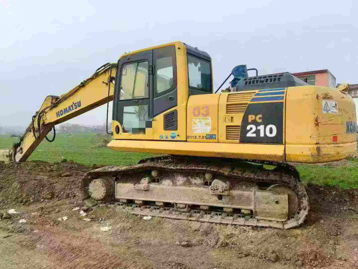 Used Komatsu PC210-8 Excavator 2016 Model / 3