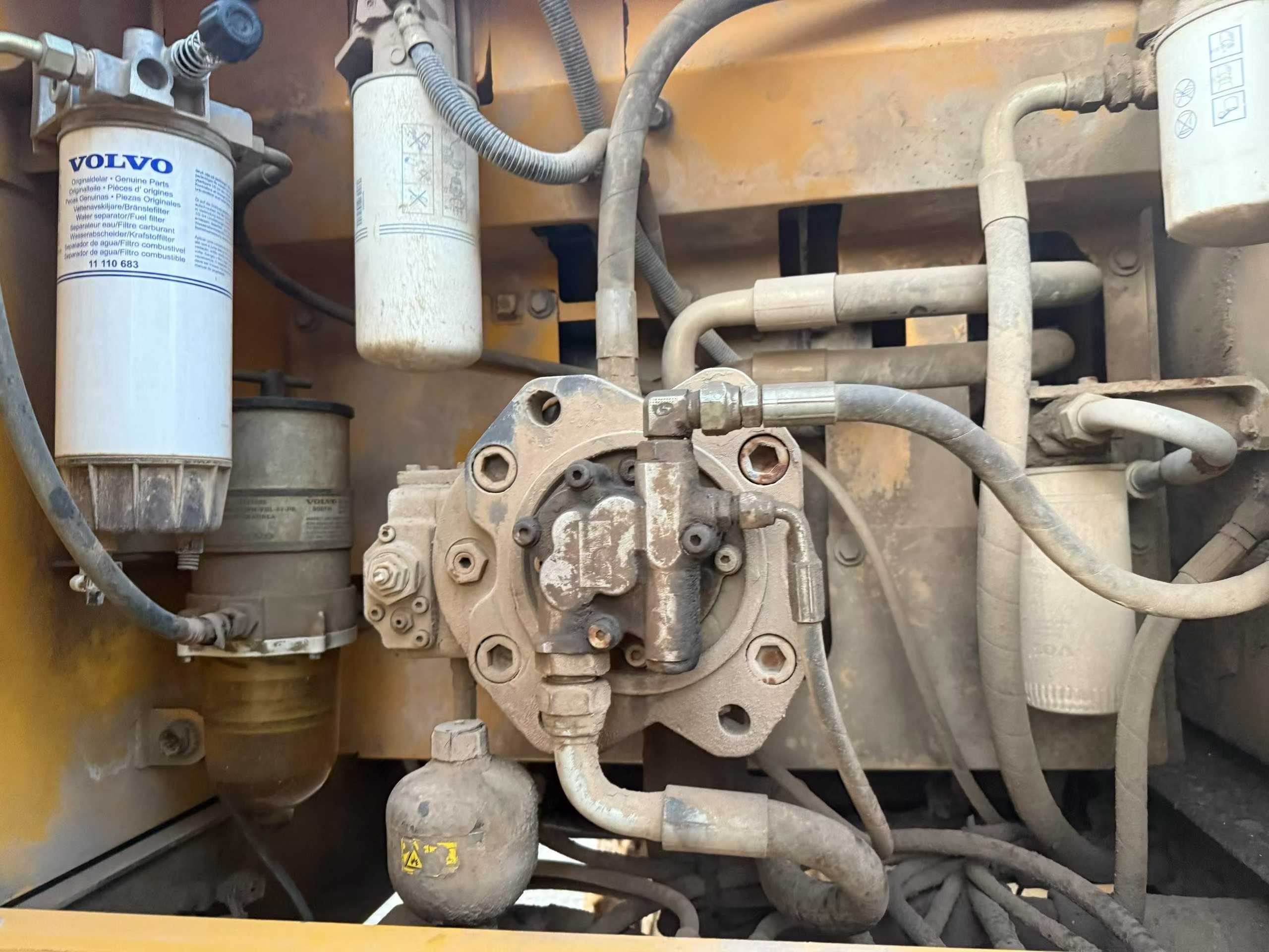 Used Volvo EC240 Excavator 2014 Model / 8