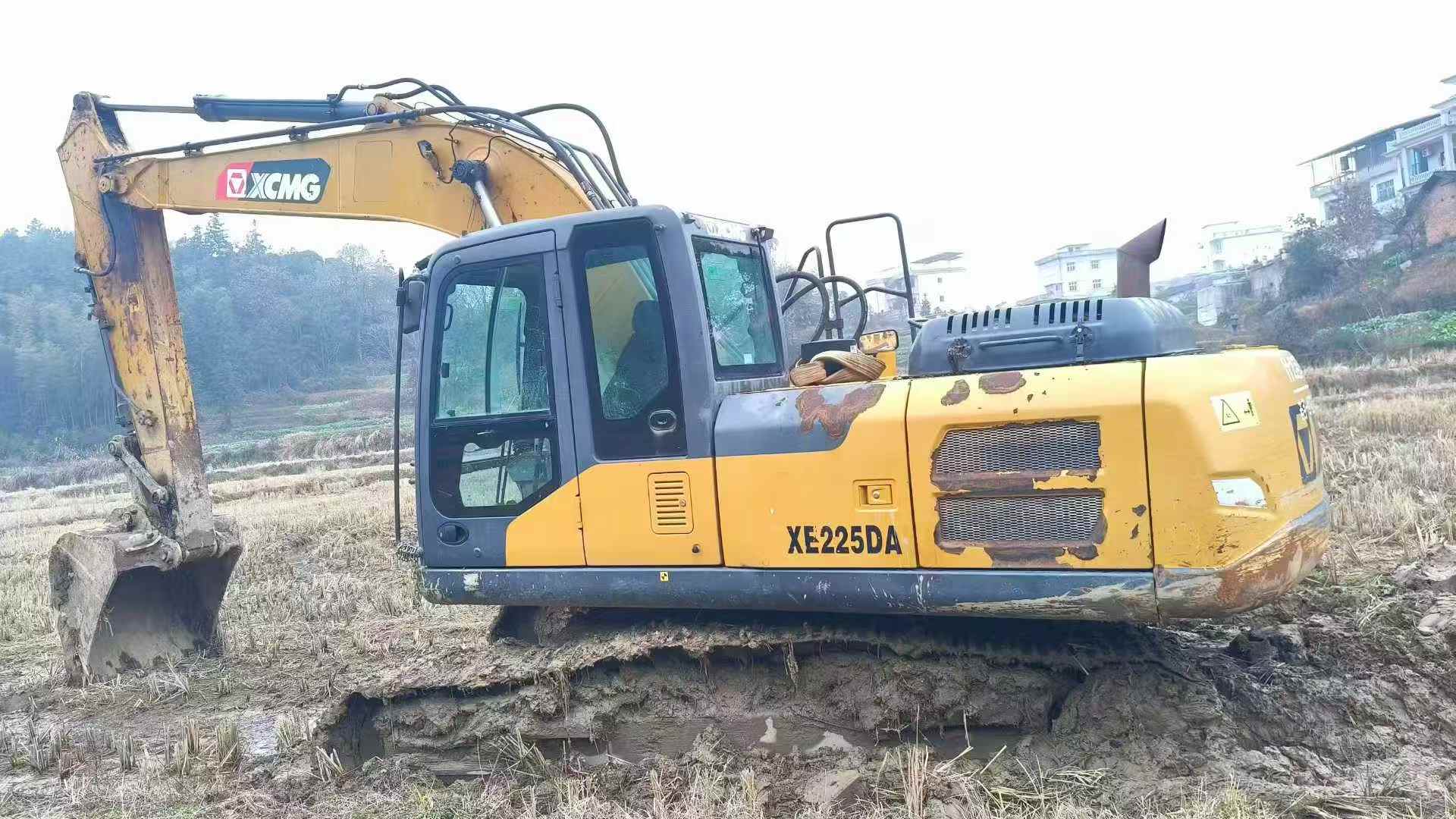 Used XCMG XE205DA Excavator 2021 Model / 3