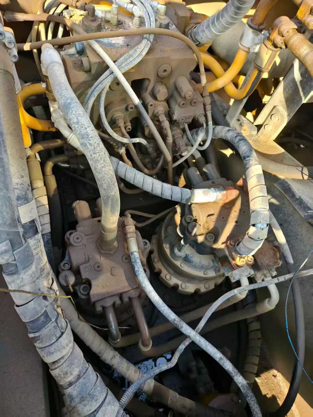 Used Hyundai R485LVS Excavator 2018 Model / 8