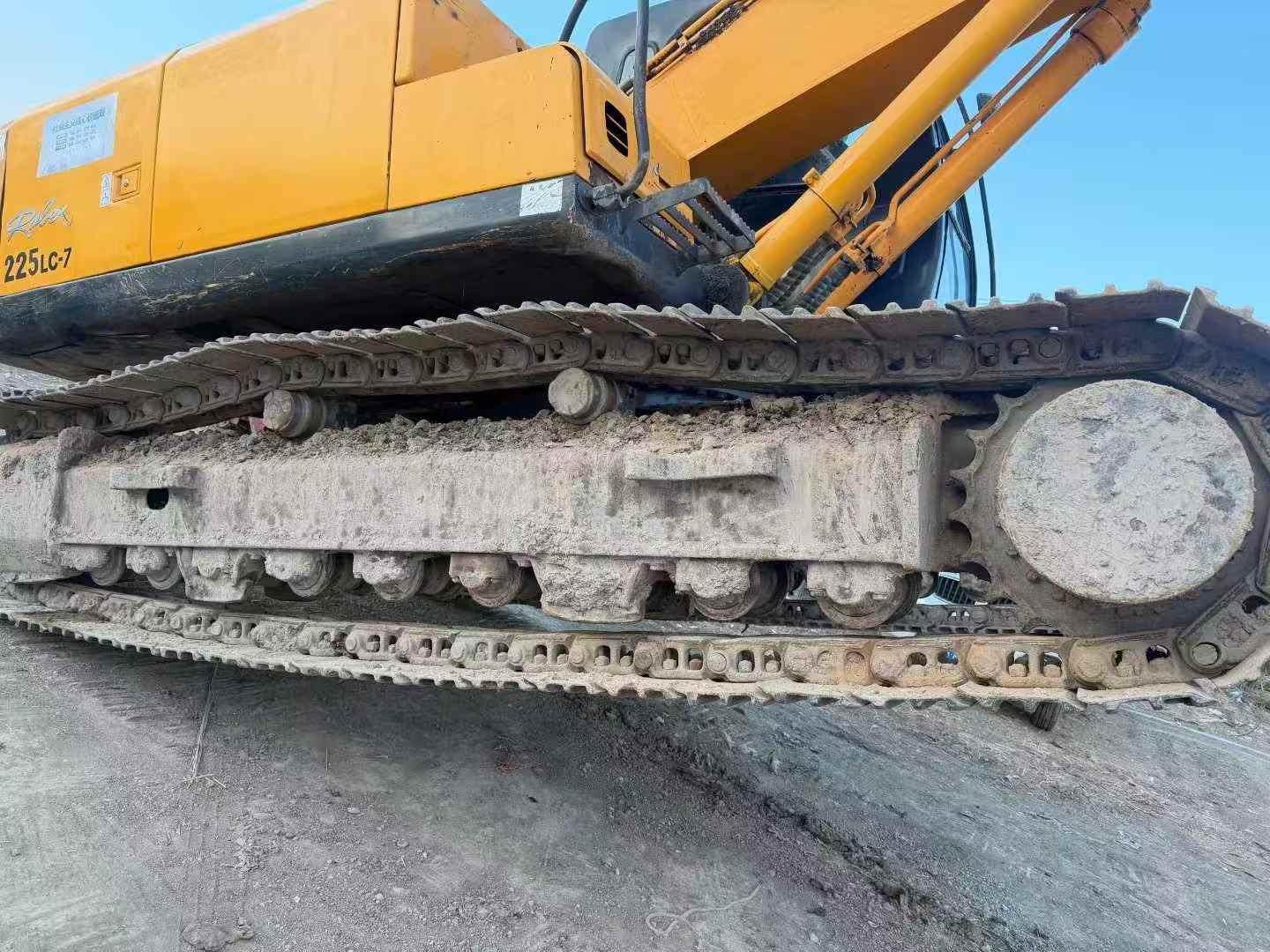 Used Hyundai R225-7 Excavator 2012 Model / 7