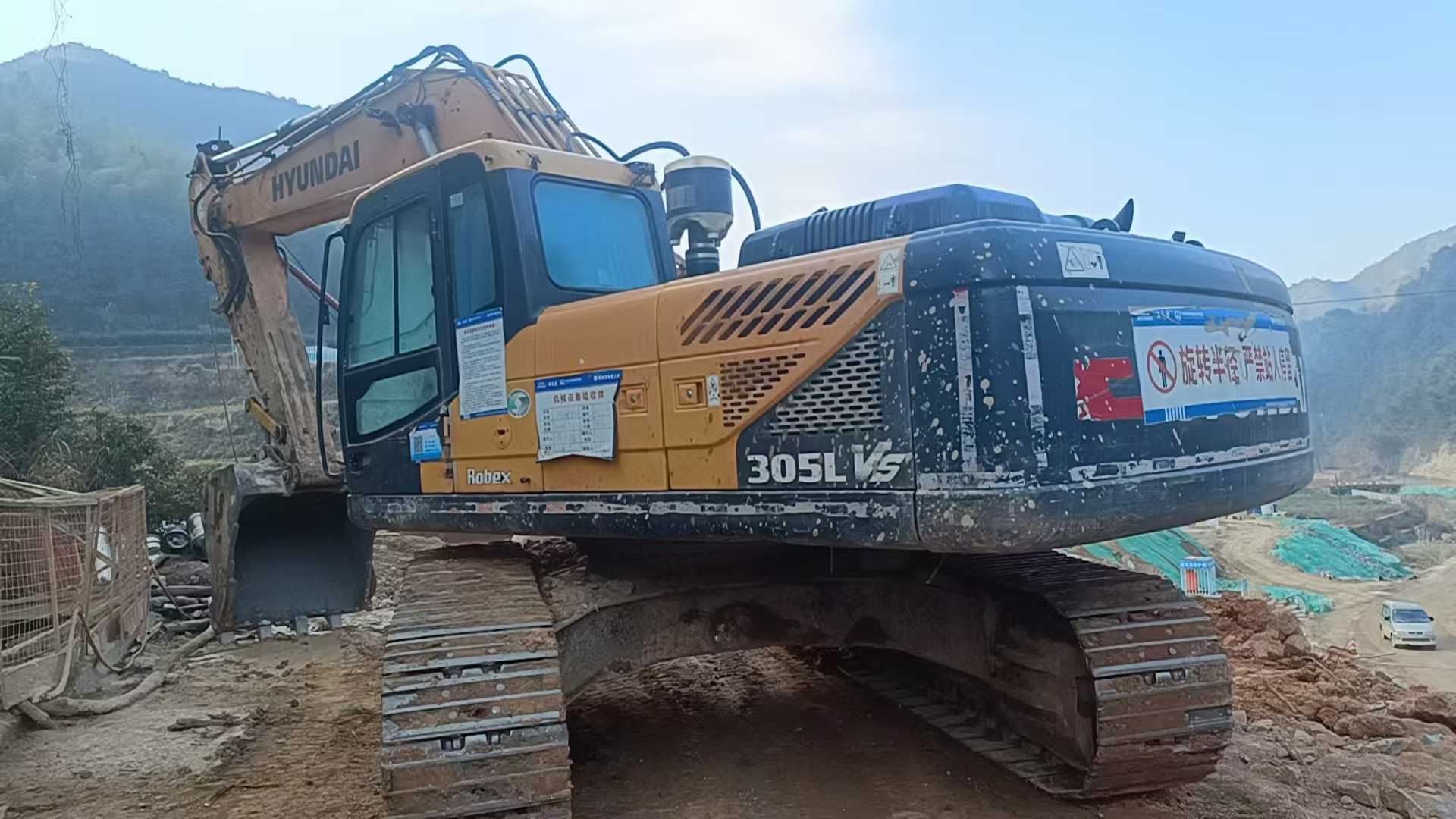 Used Hyundai R305LVS Excavator 2019 Model / 9