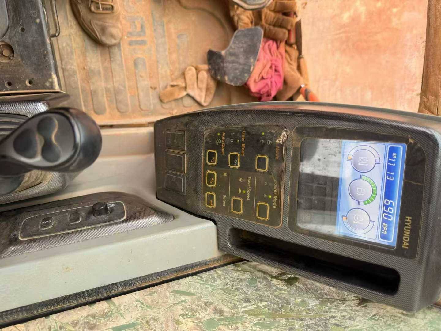 Used Hyundai R215VSN Excavator 2016 Model / 8