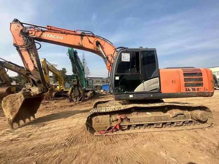 Buy Hitachi ZX210LC-5G Used Excavator / 1