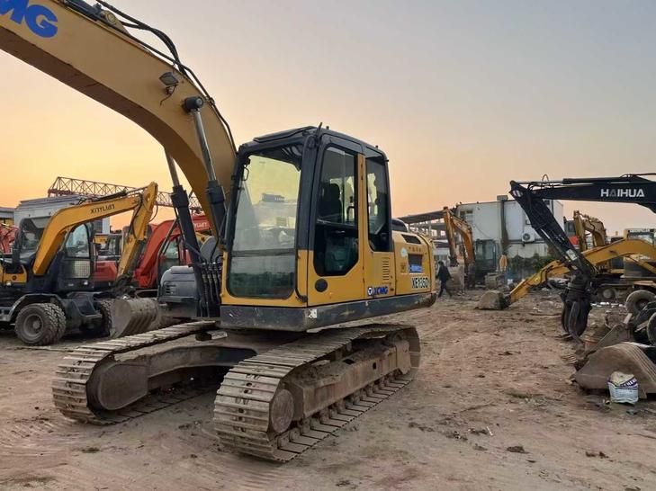 Buy XCMG XE135GA Used Excavator / 1