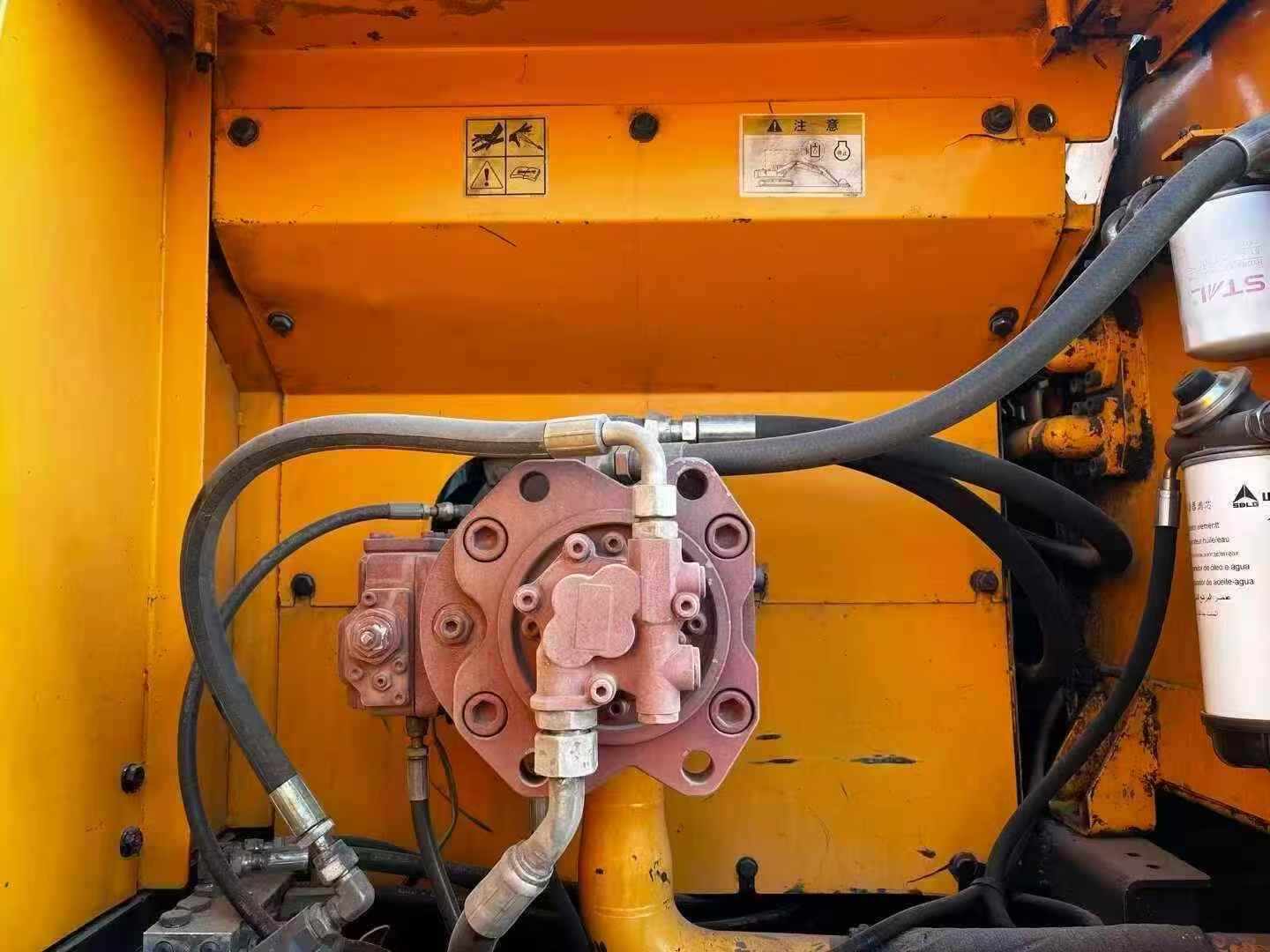 Used Hyundai R215-7 Excavator 2010 Model / 6