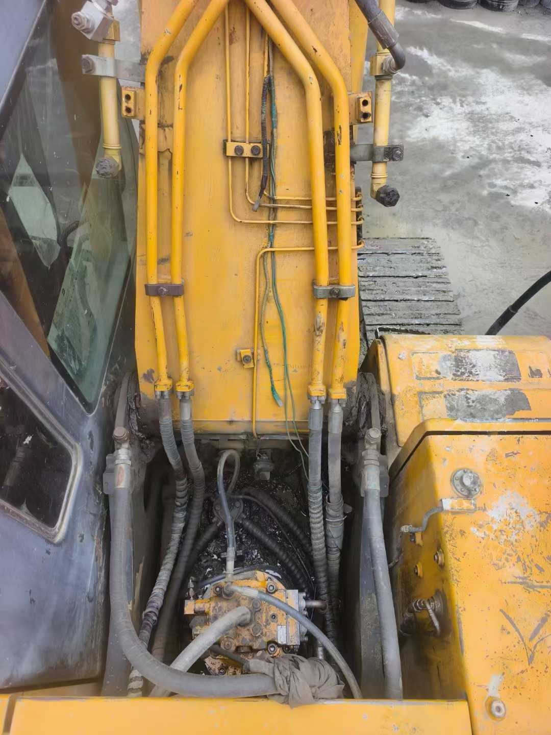 Used Hyundai R215VSN Excavator 2011 Model / 9