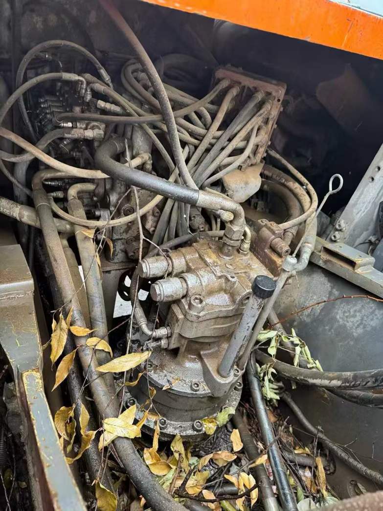 Used Hitachi ZAXIS200 Excavator 2010 Model / 3