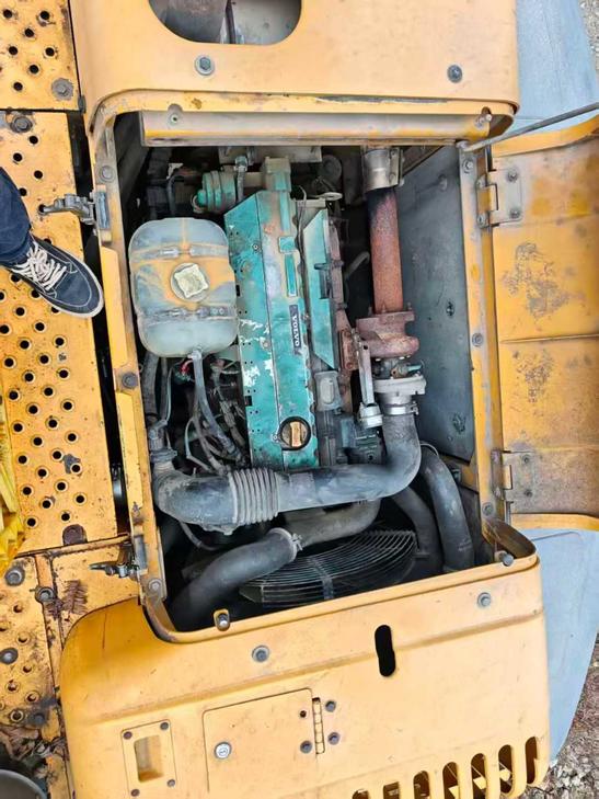 Buy Volvo EW210C Used Excavator / 1