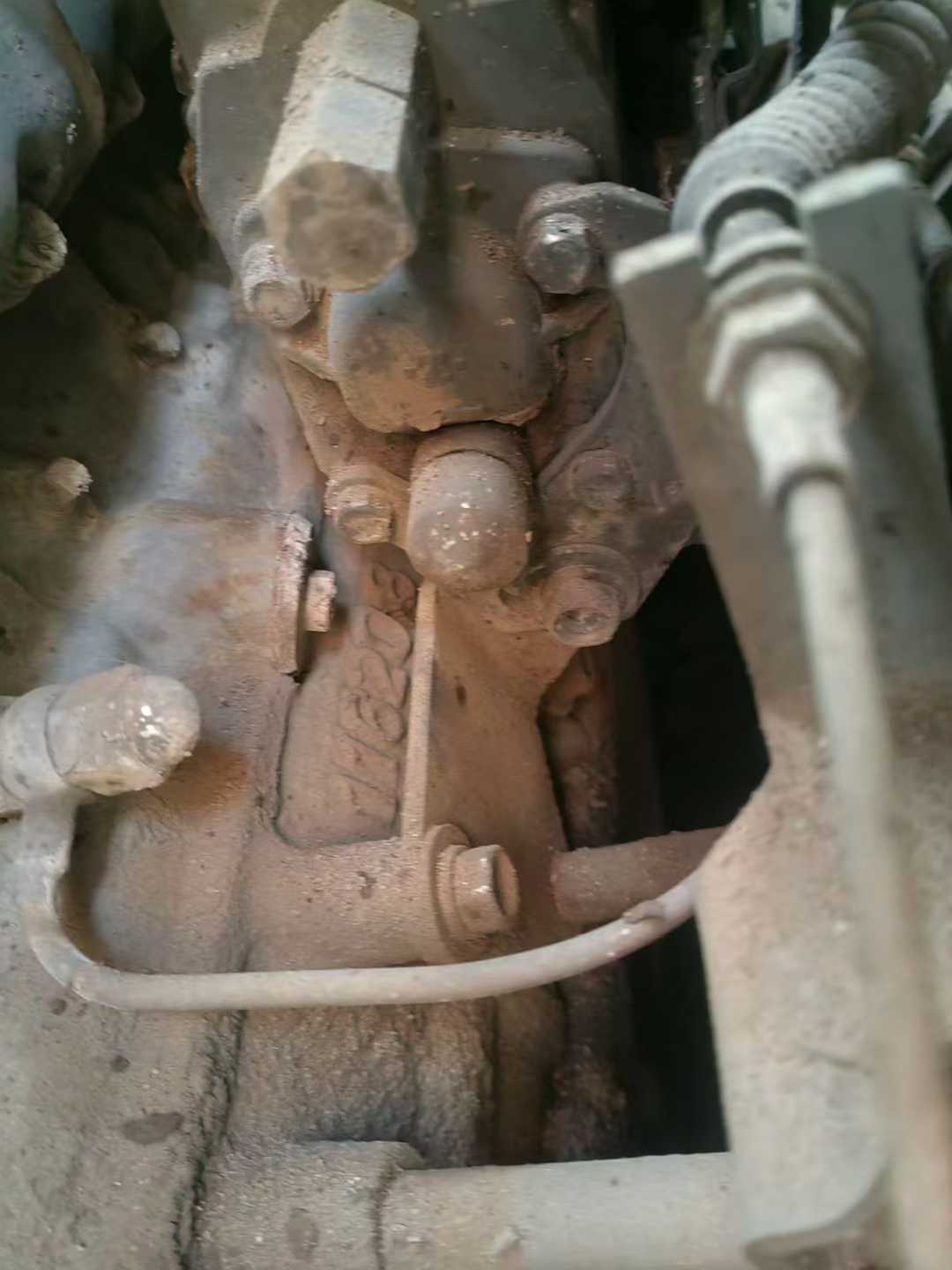 Used Hitachi ZX210LC Excavator 2011 Model / 4