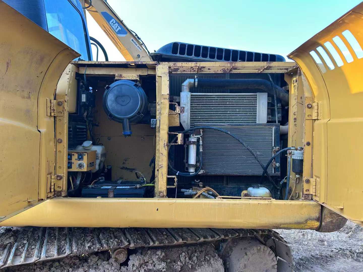 Used Caterpillar 320D Excavator 2016 Model / 5