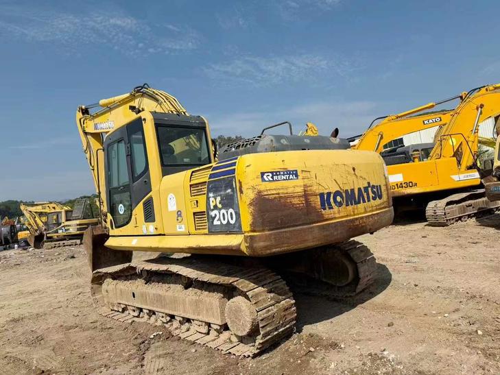 Buy Komatsu PC200-8N1 Used Excavator / 1