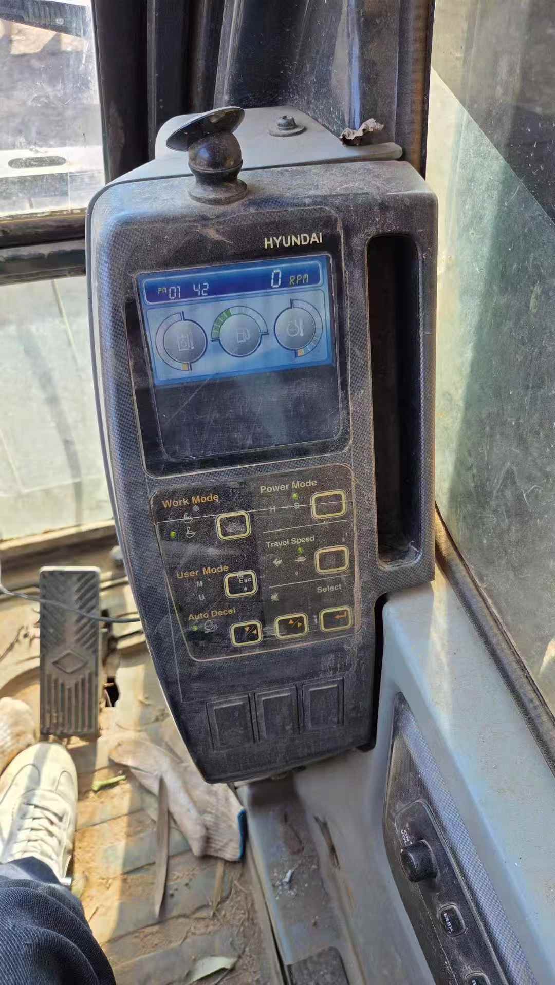 Used Hyundai R215VS Excavator 2018 Model / 2