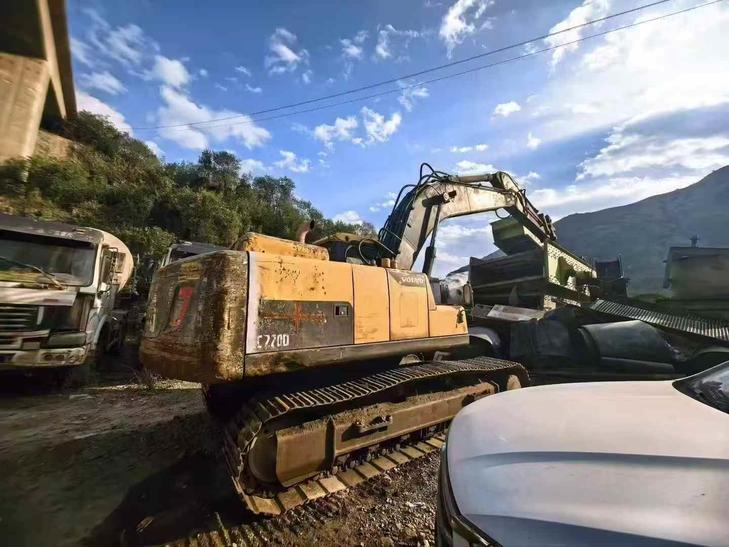 Buy Volvo EW210C Used Excavator / 1