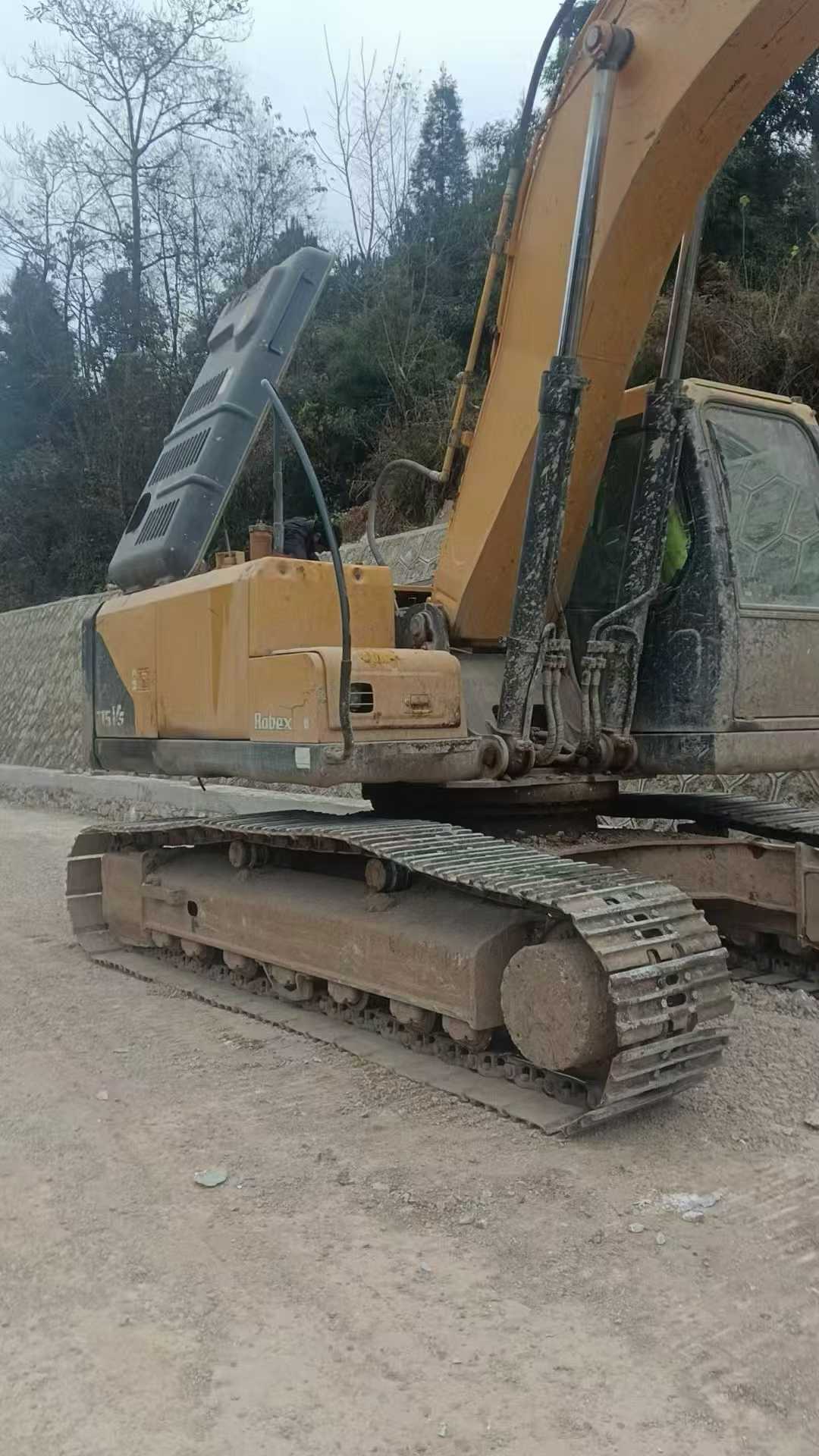 Used Hyundai R215VS Excavator 2016 Model / 4