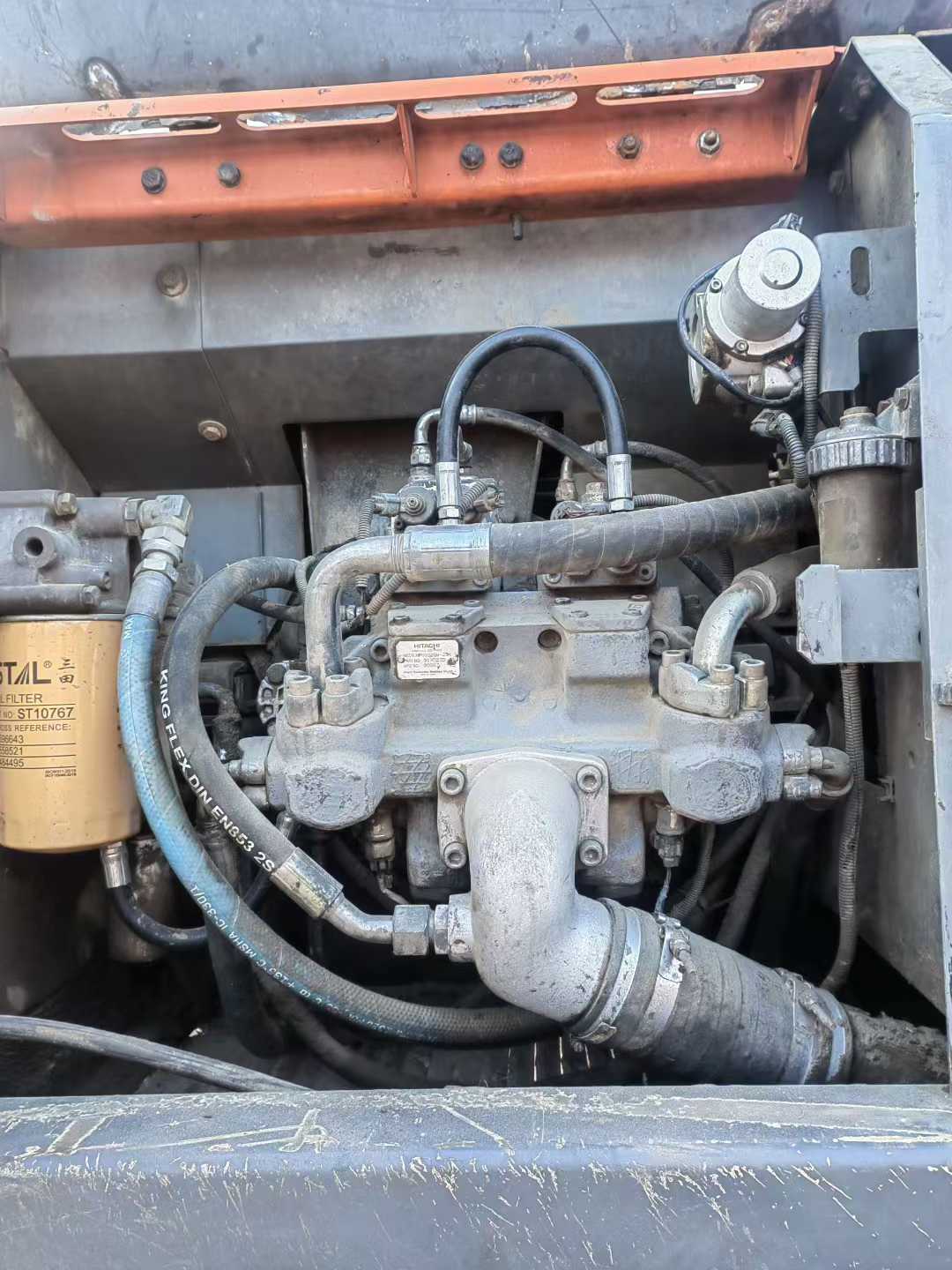 Used Hitachi ZX210LC Excavator 2011 Model / 6