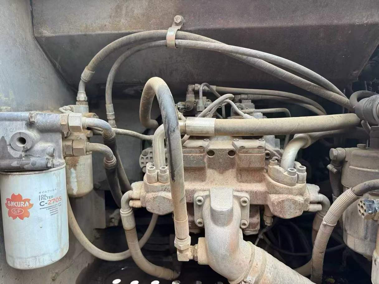 Used Hitachi ZAXIS200 Excavator 2010 Model / 2