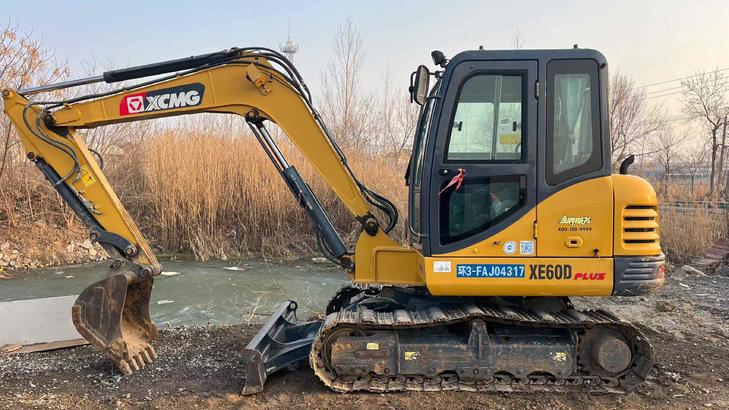 Buy XCMG XE60D Used Excavator / 1
