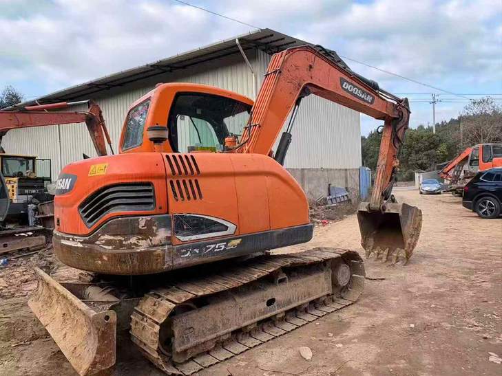 Buy Doosan DX75 Used Excavator / 1