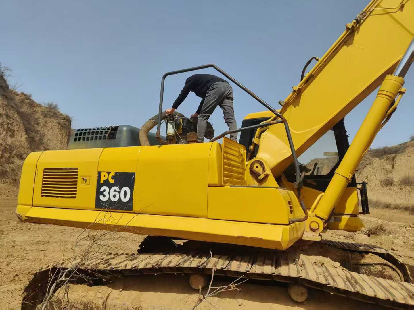 Used Komatsu PC60 Excavator 2016 Model / 3