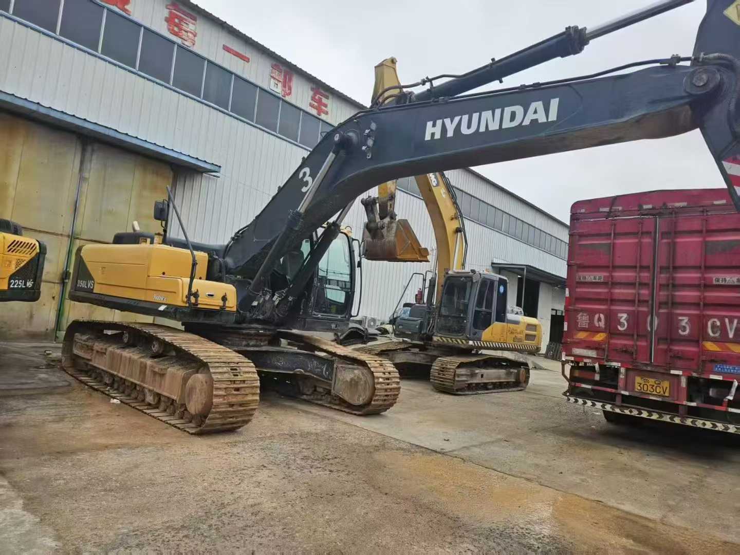 Used Hyundai R420 Excavator 2022 Model / 3