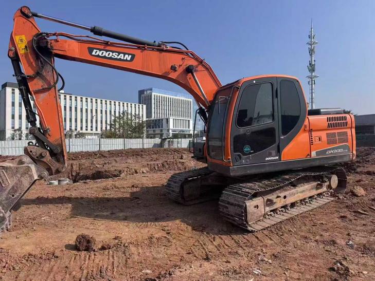 Buy Doosan DH130LC-V Used Excavator / 1