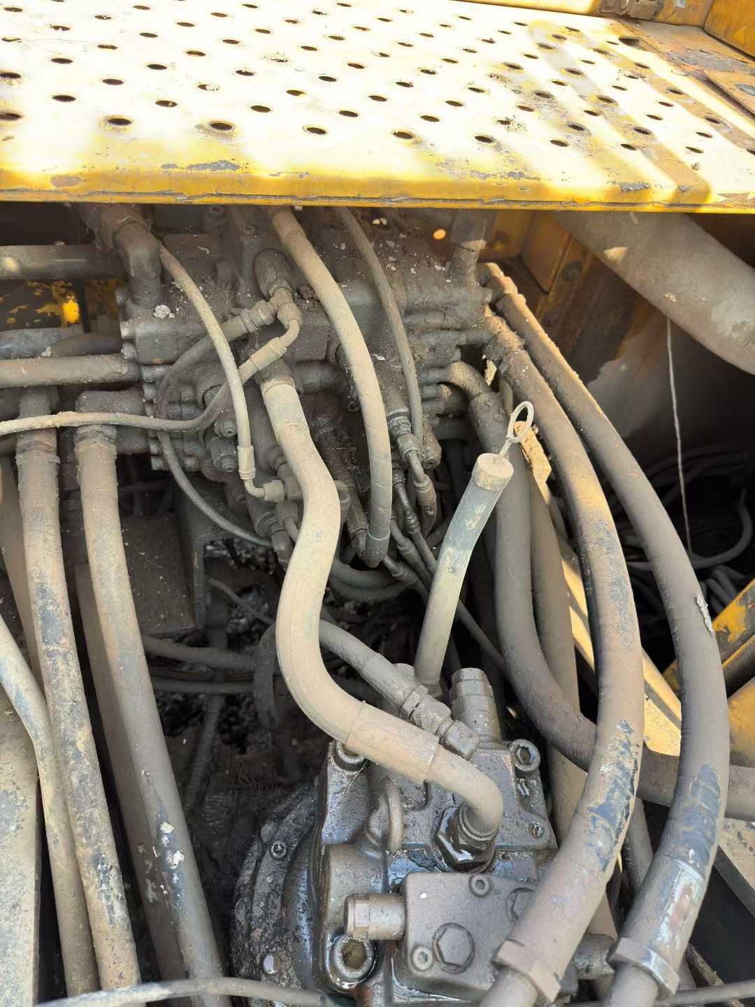 Used Volvo EW210C Excavator 2010 Model / 3