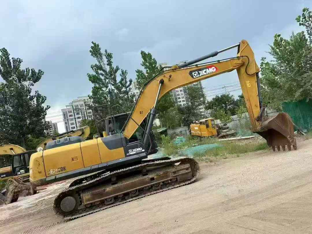 Used XCMG XE245GH Excavator 2020 Model / 3