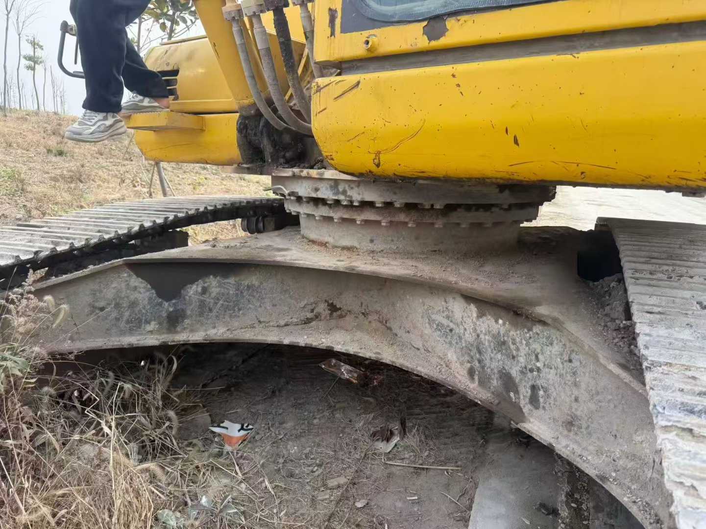 Used Komatsu PC220 Excavator 2013 Model / 3