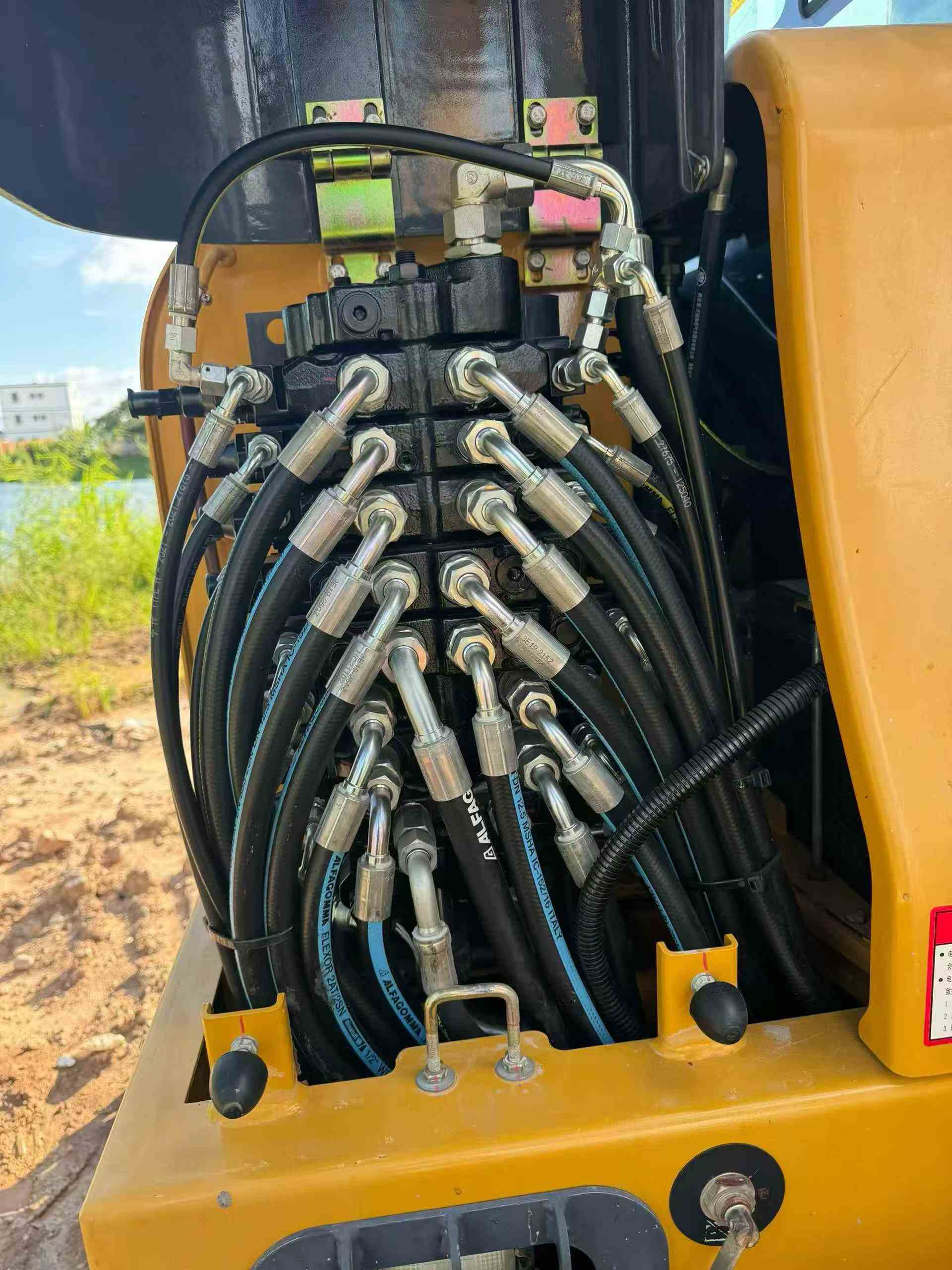 Used XCMG XE60 Excavator 2022 Model / 4