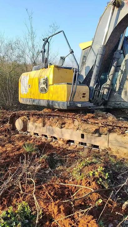 Buy JohnDeere E140LC Used Excavator / 1