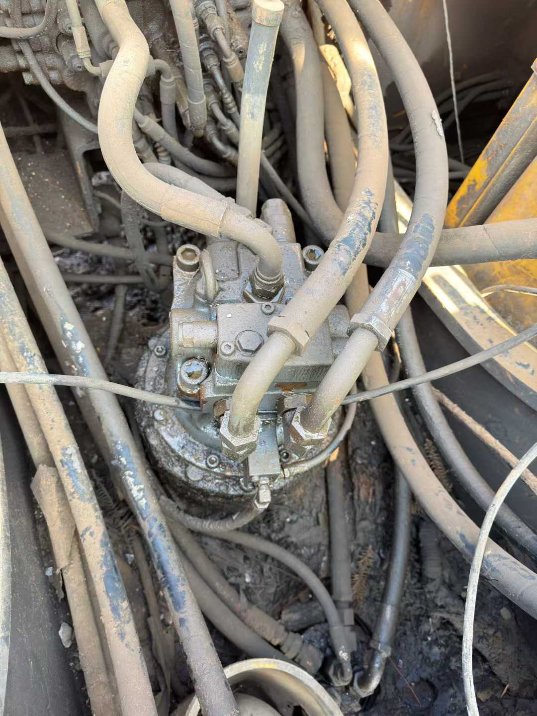 Used Volvo EW210C Excavator 2010 Model / 4