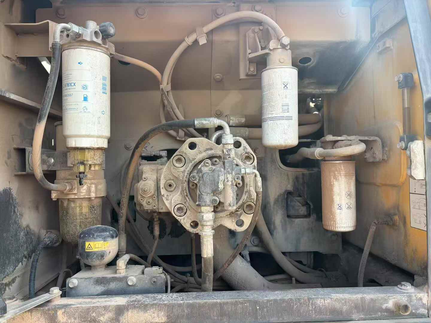 Used Volvo EC200 Excavator 2020 Model / 8