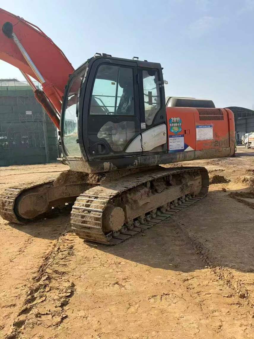 Used Hitachi ZAXIS200 Excavator 2019 Model / 4
