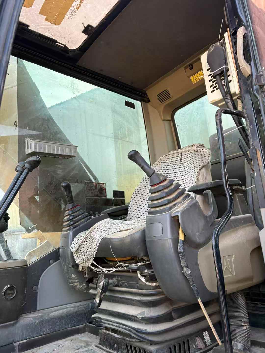 Used Caterpillar 320D Excavator 2011 Model / 7