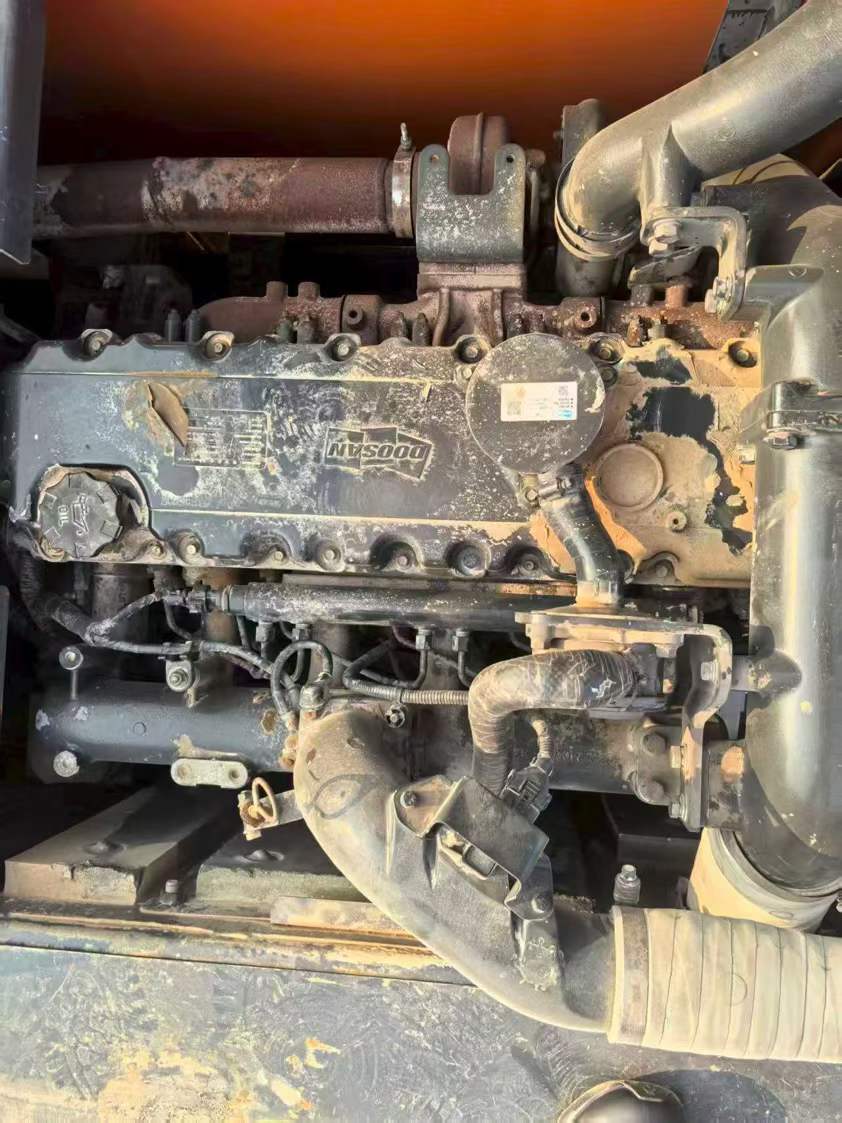 Used Doosan DH220 Excavator 2021 Model / 4