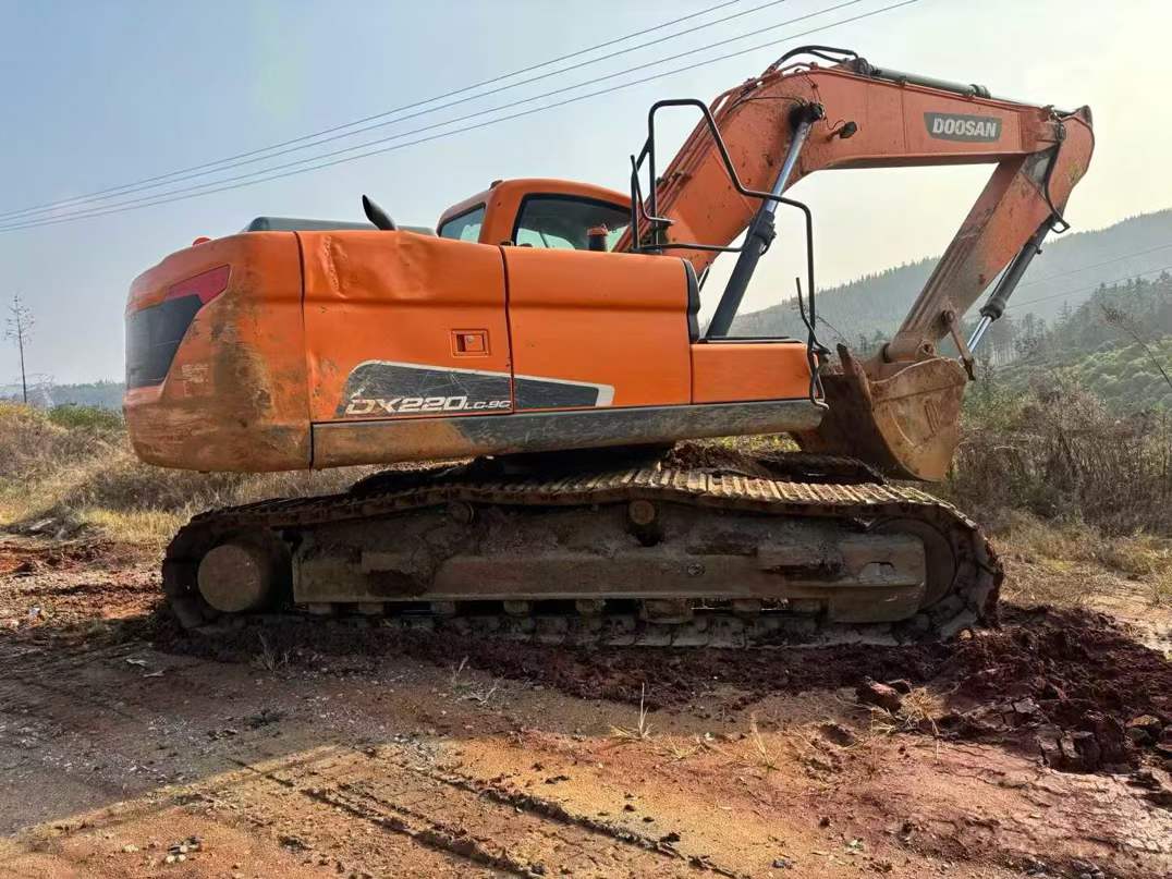 Used Doosan DH220 Excavator 2020 Model / 3