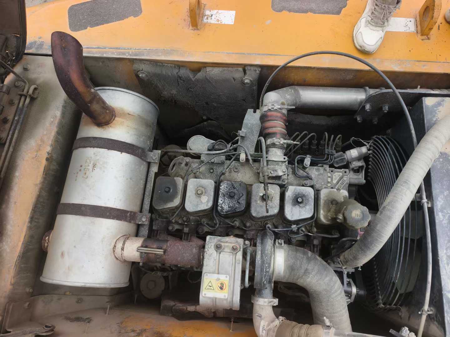 Used Hyundai R215VSN Excavator 2011 Model / 9