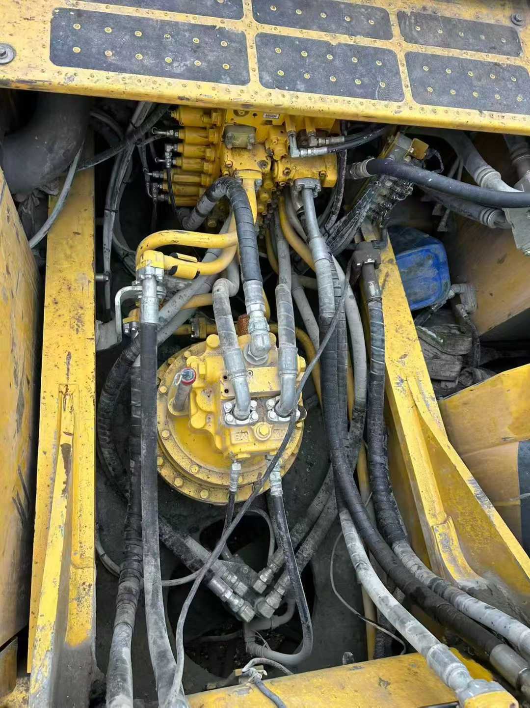 Used Komatsu PC300 Excavator 2021 Model / 4